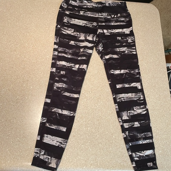 Athleta ankle length leggings - Picture 2 of 4